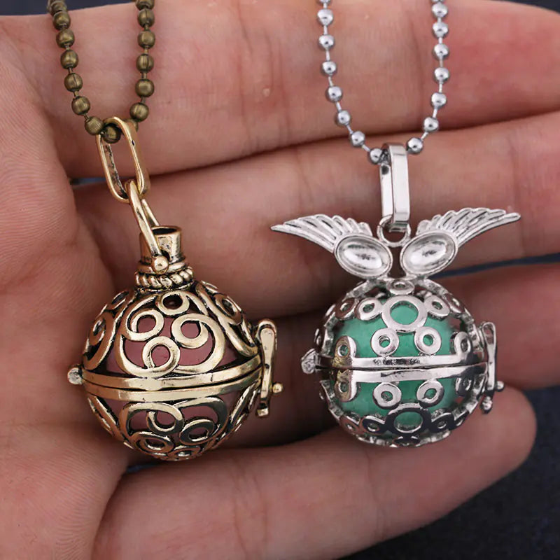 Floral Pendant Cutout Necklace