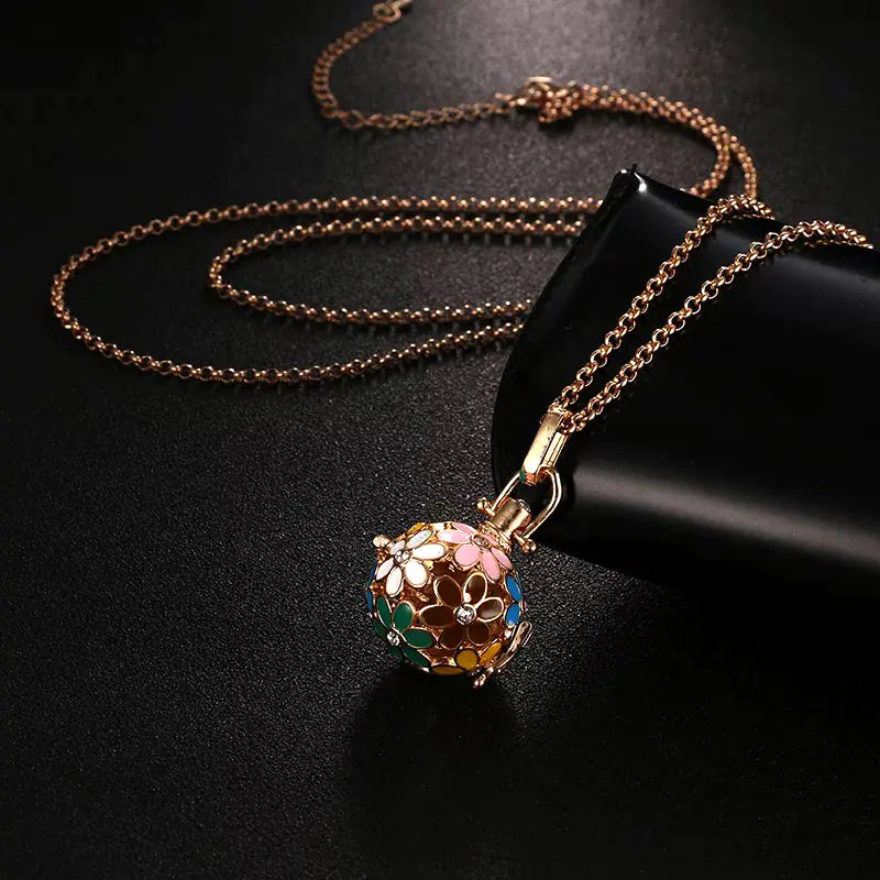 Floral Pendant Cutout Necklace